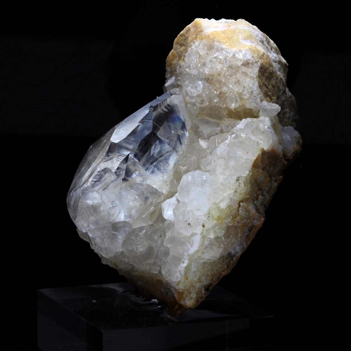 Calcite. 394.6 carats. Pau. France