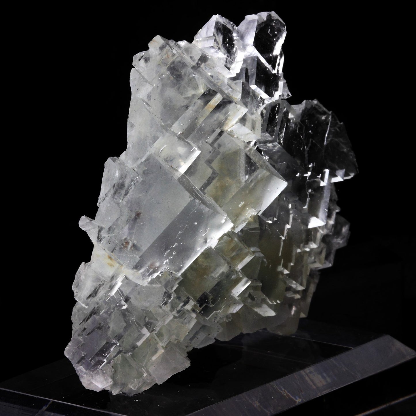 Fluorite. 496.9 carats. Pratclaux, Langeac, Haute-Loire, France