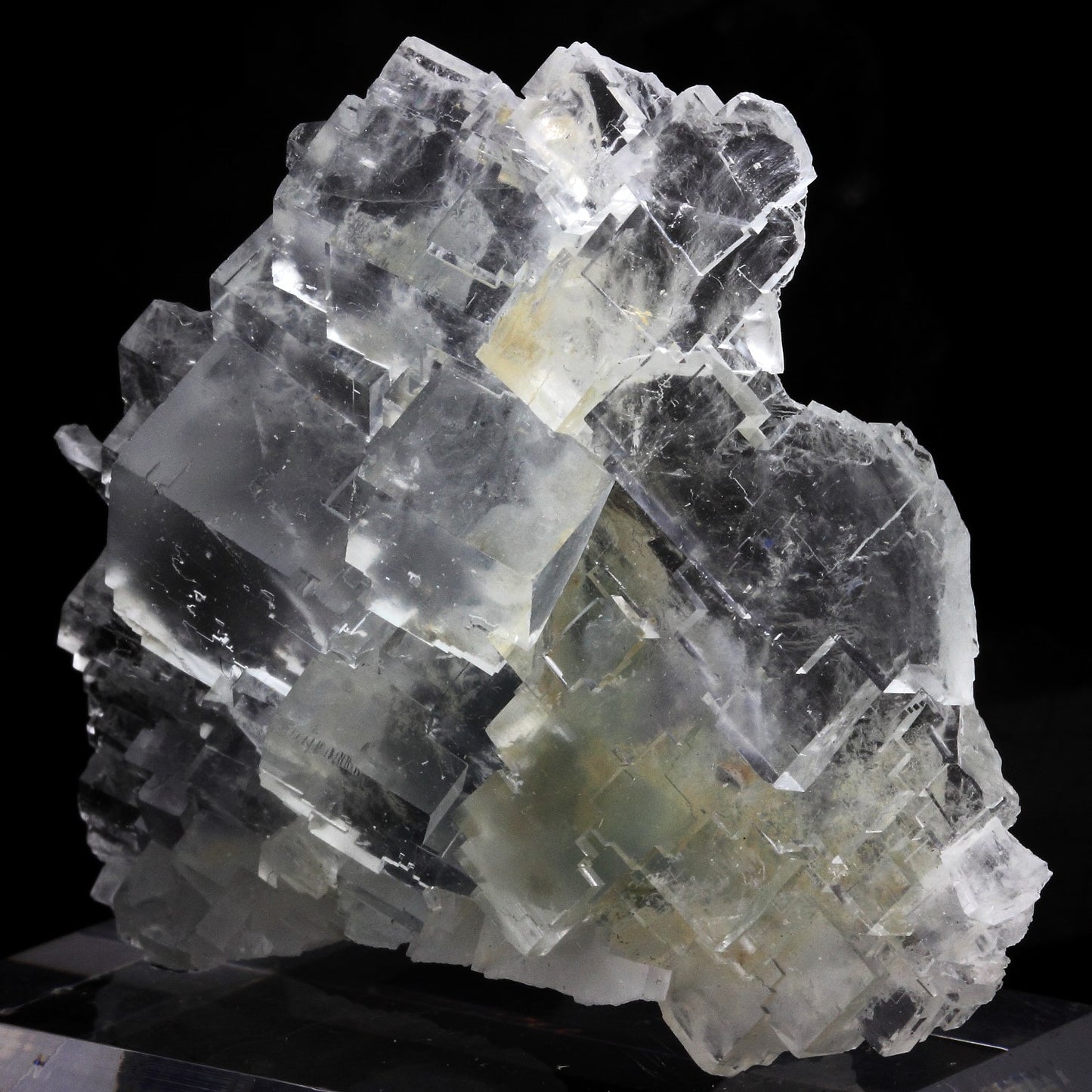 Fluorite. 496.9 carats. Pratclaux, Langeac, Haute-Loire, France