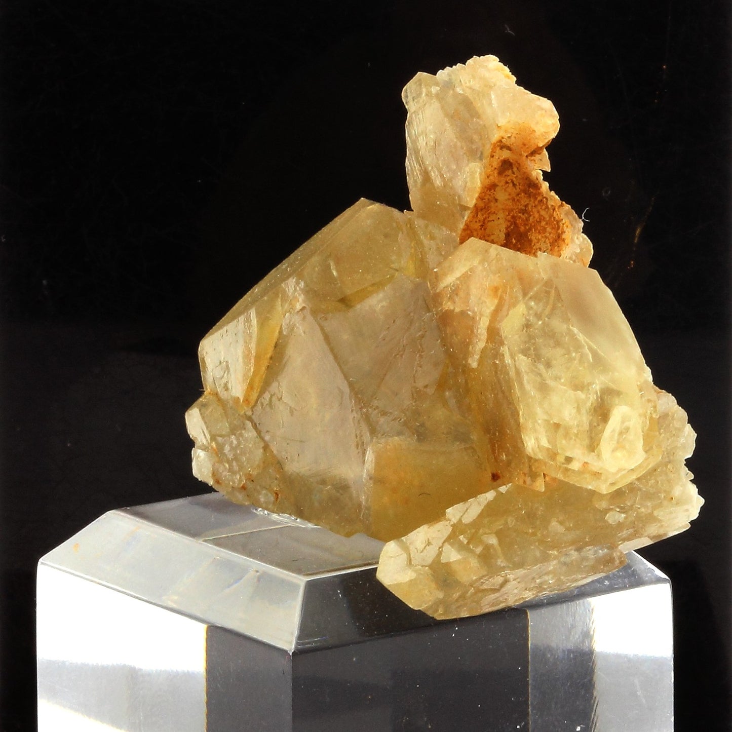Baryte. 300.6 carats. Olloix, Puy-de-Dôme, France