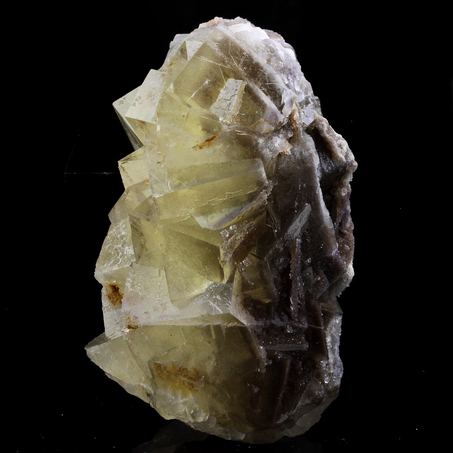 Fluorite stalactiforme. 2148.0 carats. Arbouet, Pyrénées-Atlantiques, France