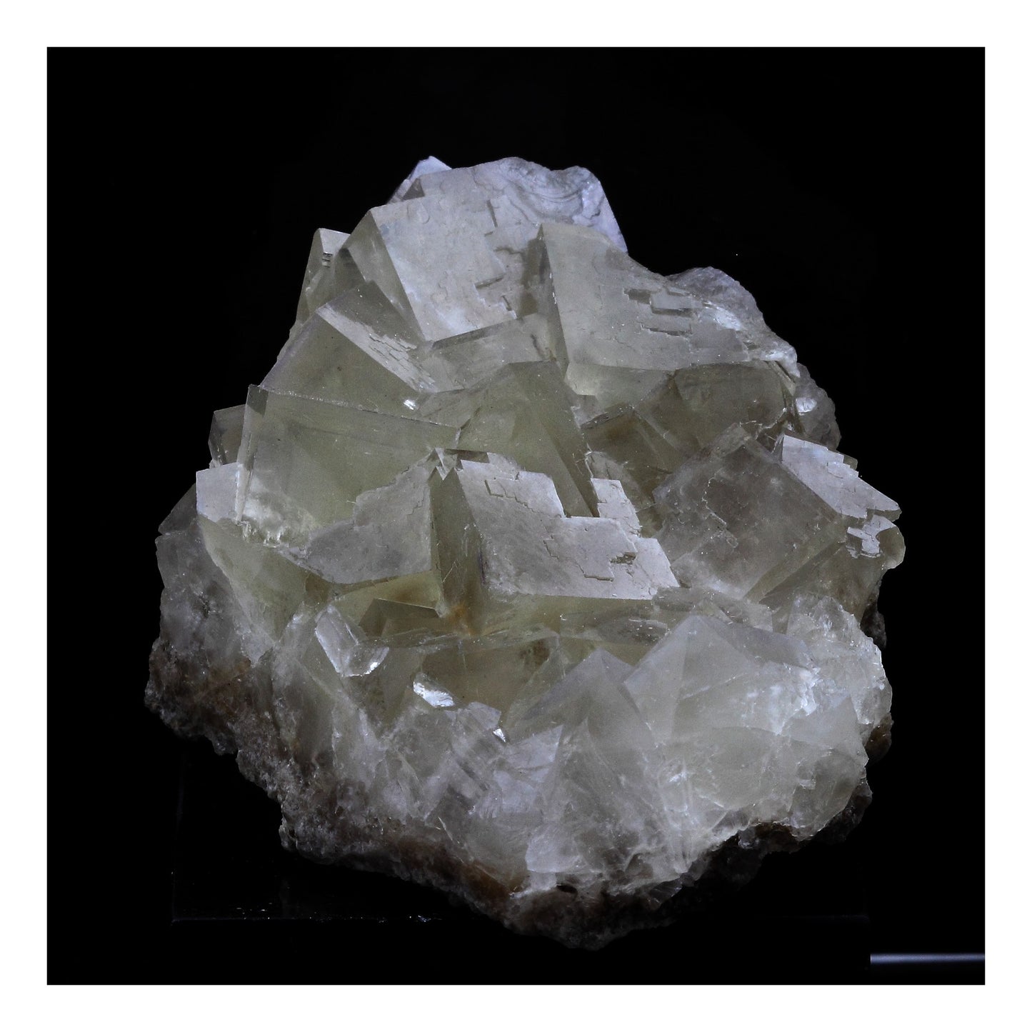 Fluorite. 424.0 carats. Arbouet, Pyrénées-Atlantiques, France