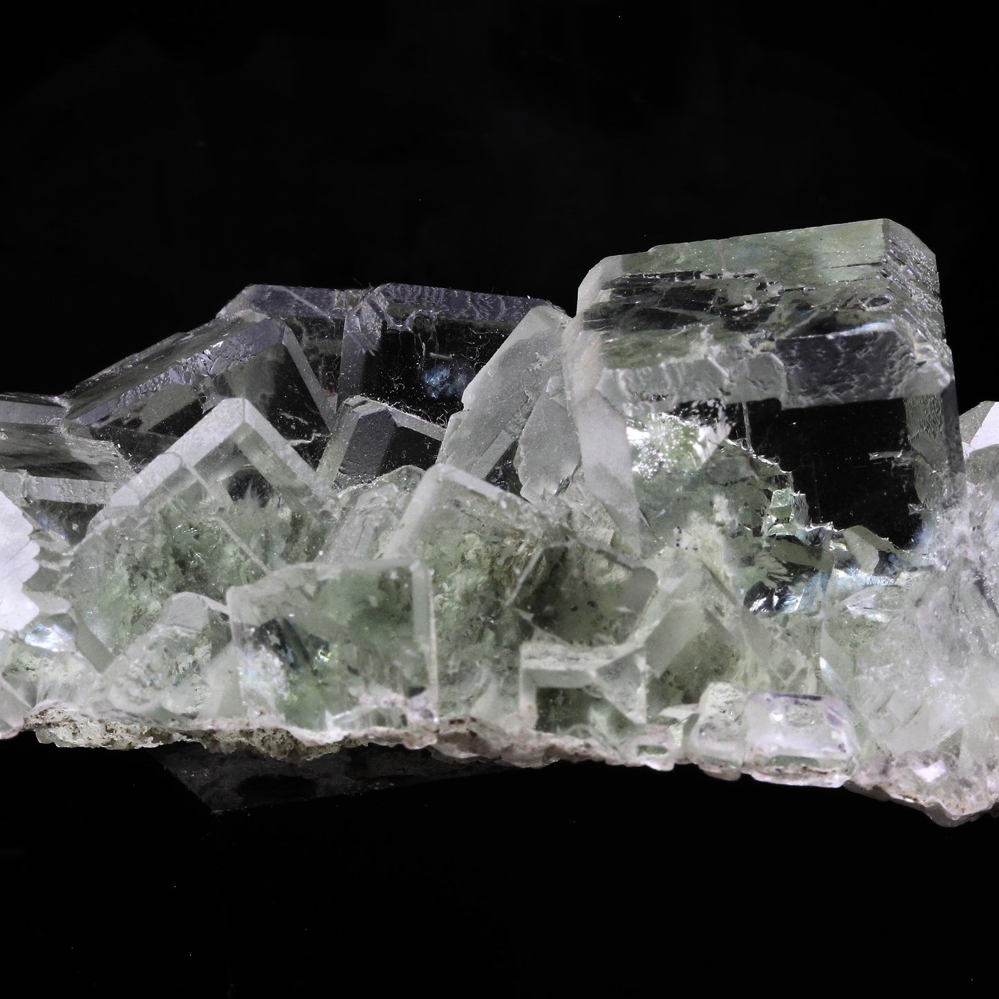 Fluorite. 958.5 carats. Xianghualing Mine, Chenzhou, Hunan, Chine