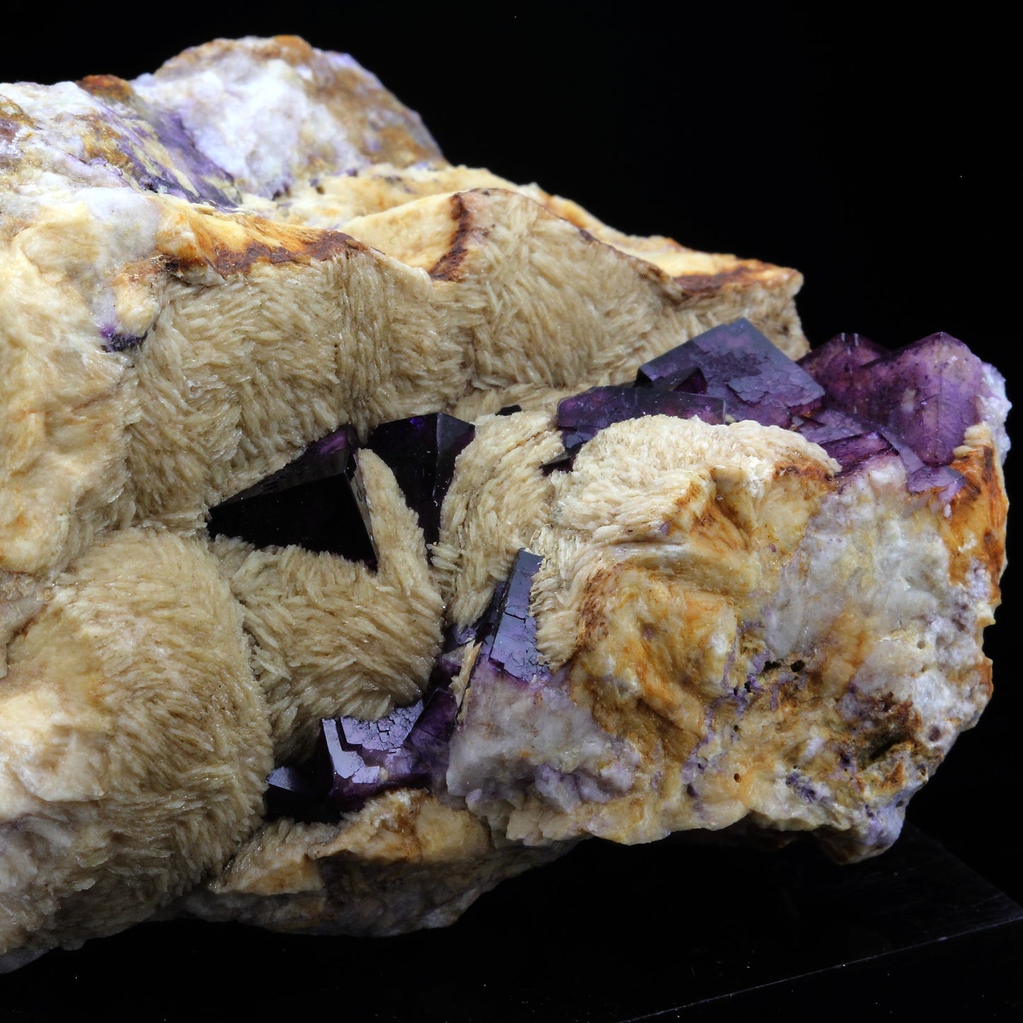 Fluorite + Baryte. 848.0 carats. Cerclier, Montluçon, Allier, France