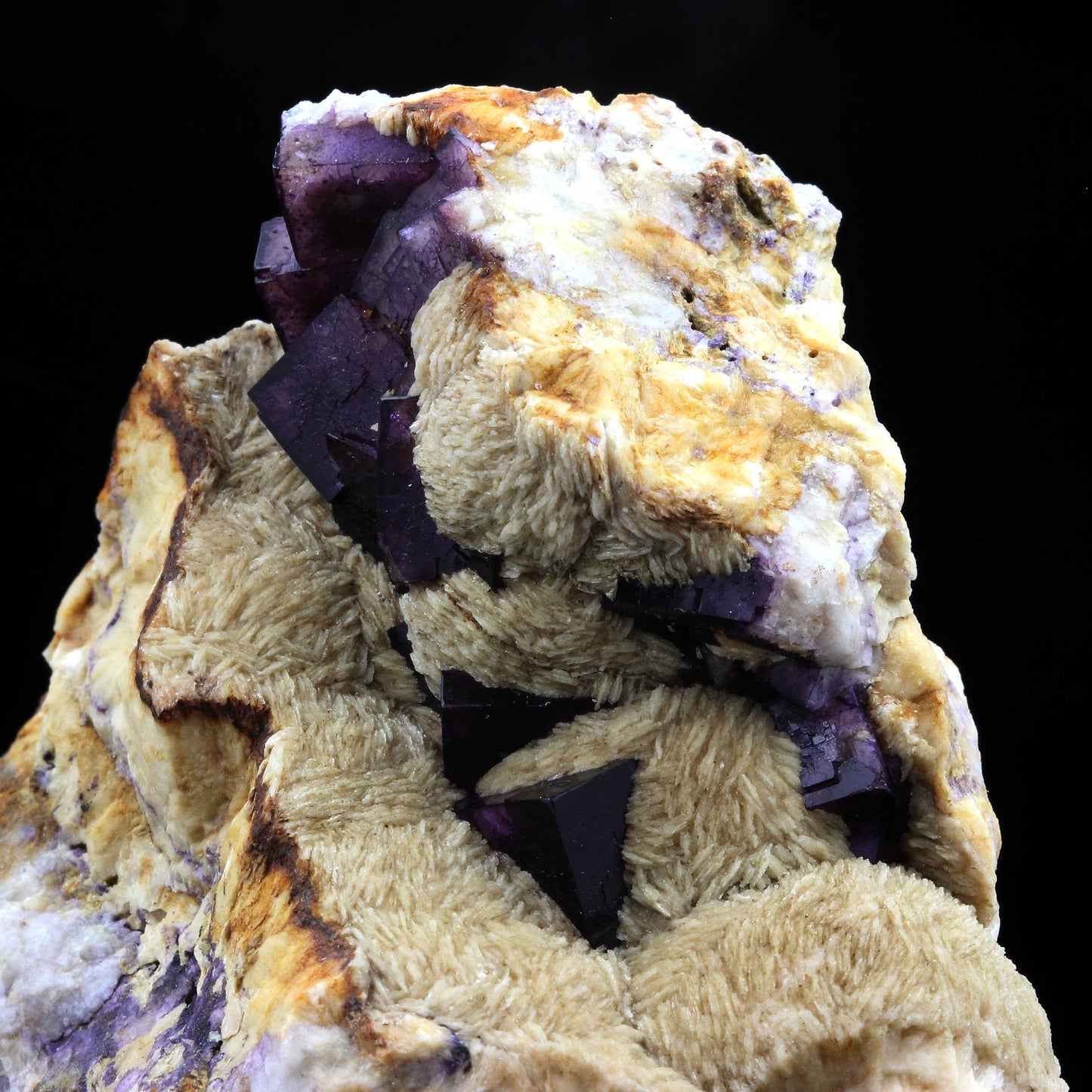 Fluorite + Baryte. 848.0 carats. Cerclier, Montluçon, Allier, France