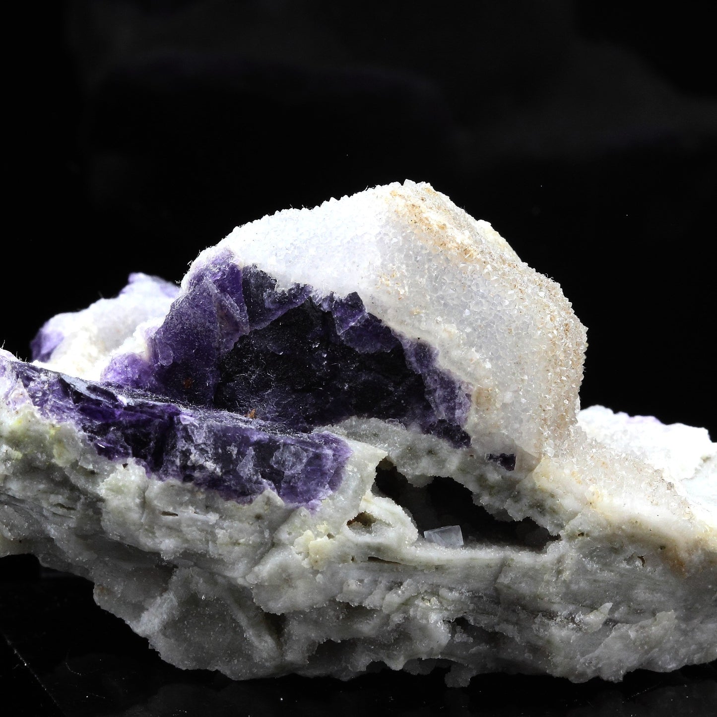 Quartz, Fluorite. 441.0 carats. Pont des Bouyges, Corrèze, France