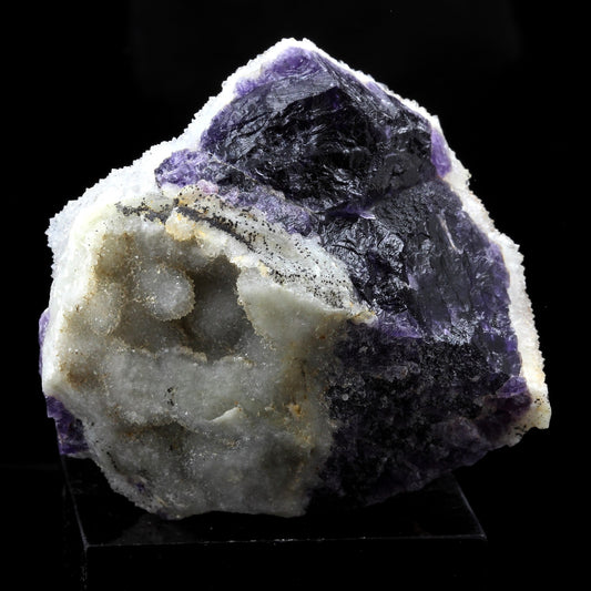 Quartz, Fluorite. 494.0 carats. Pont des Bouyges, Corrèze, France