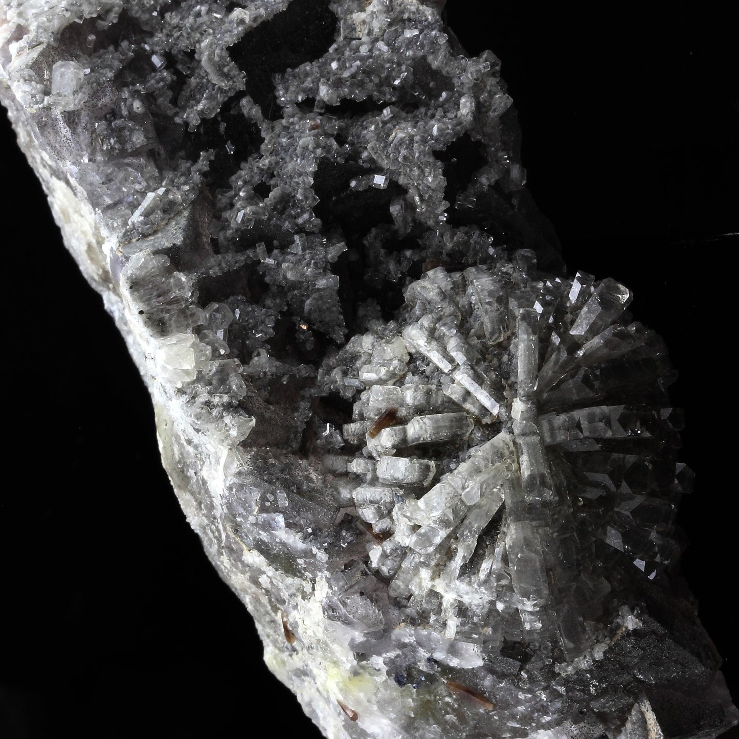 Fluorite, Baryte, Pyromorphite. 1515.5 carats. Le Rossignol, Chaillac, Indre, France