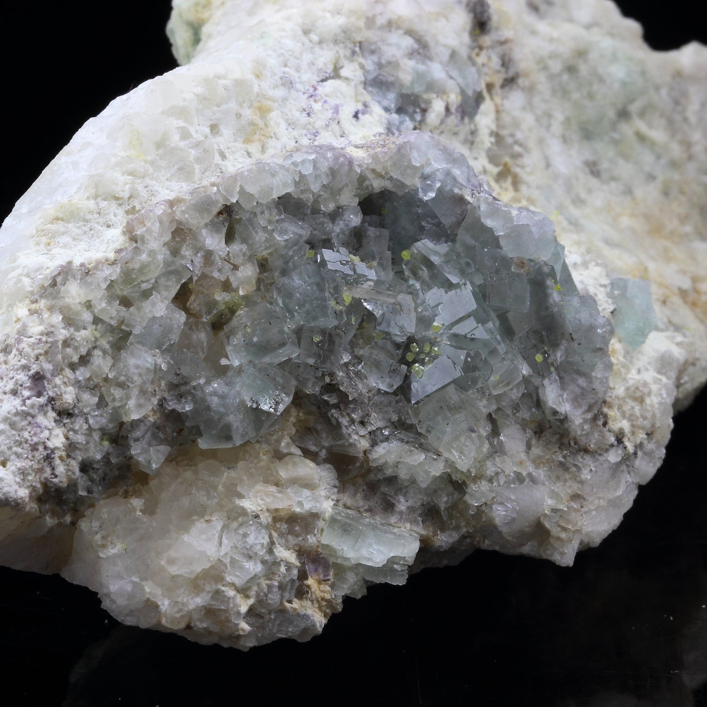 Fluorite + Quartz. 1659.5 carats. Pratclaux, Langeac, Haute-Loire, France