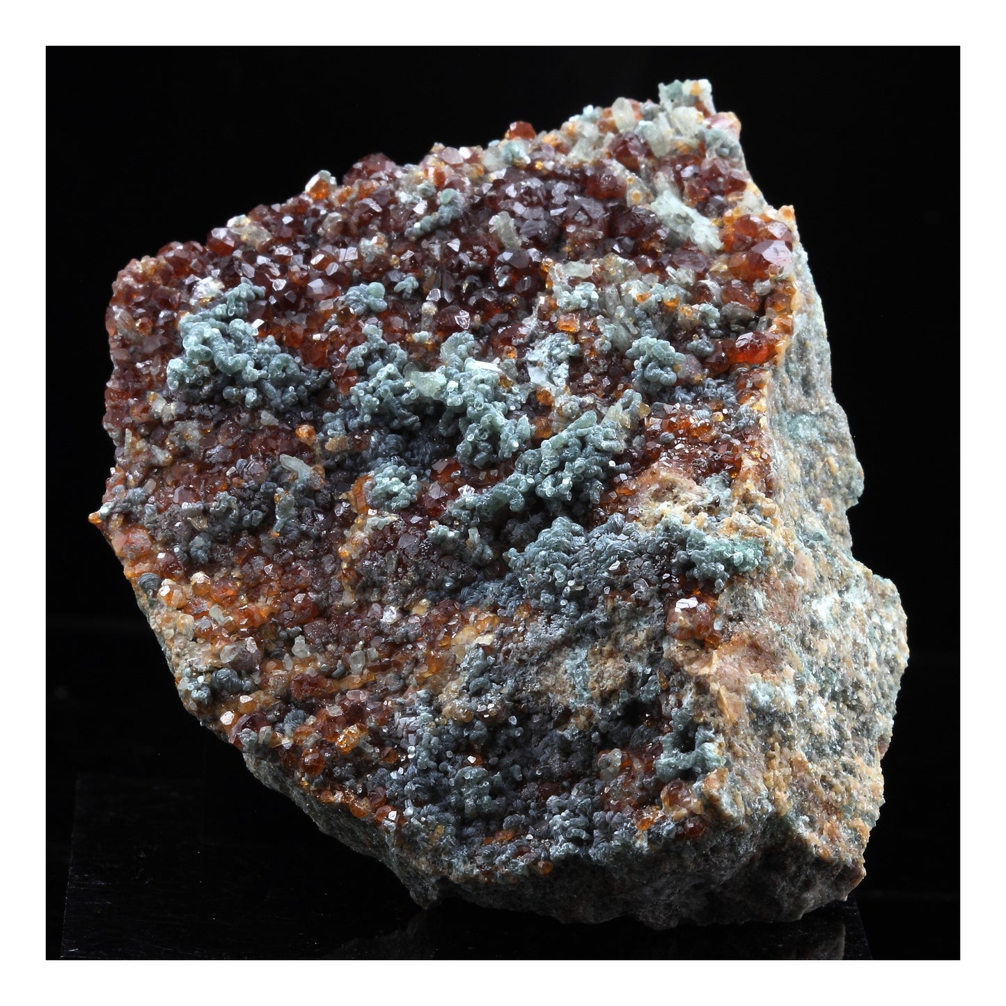 Grenat Hessonite. 432.5 carats. Vallée d'Ala, Piémont, Italie