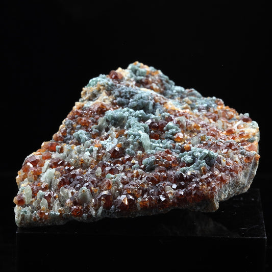 Grenat Hessonite. 432.5 carats. Vallée d'Ala, Piémont, Italie