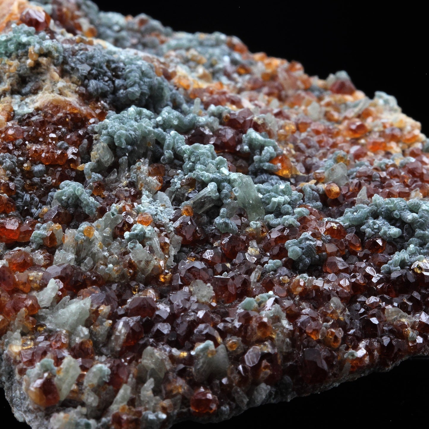 Grenat Hessonite. 432.5 carats. Vallée d'Ala, Piémont, Italie