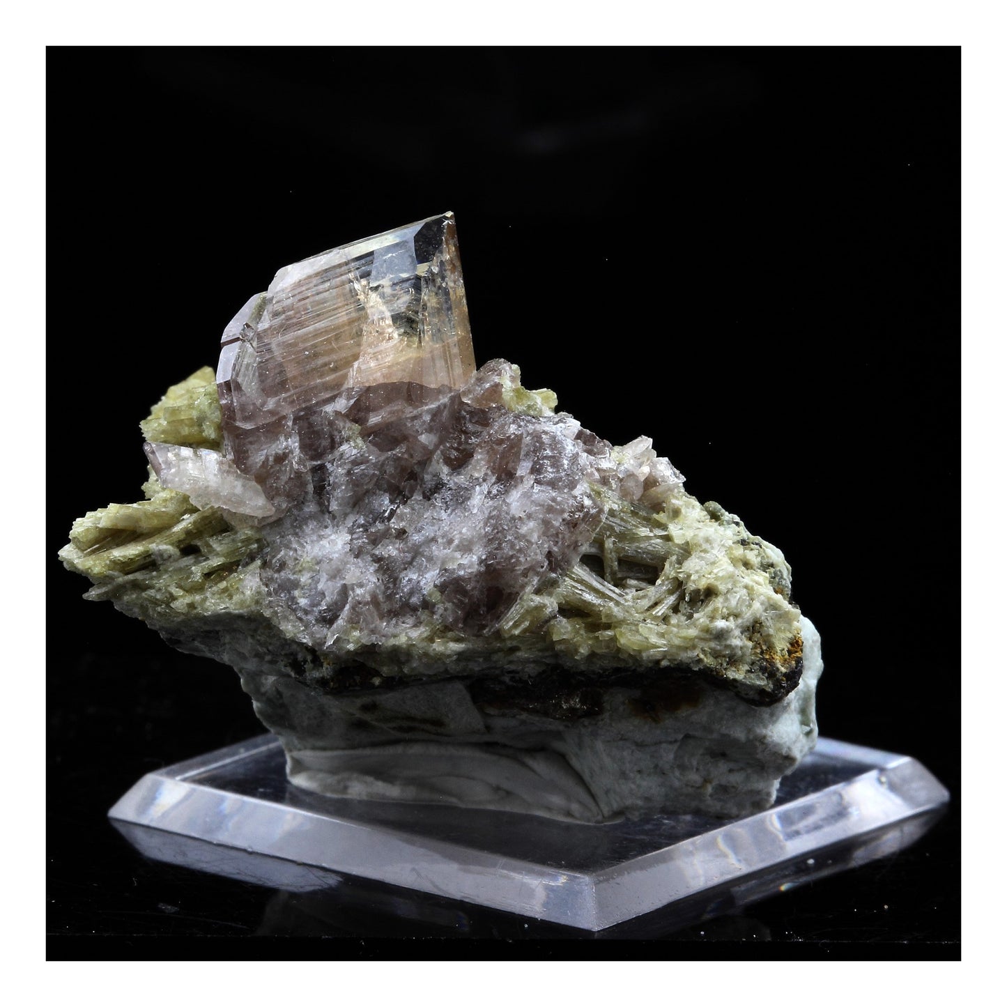 Axinite + Prehnite. 116.0 carats. Chamrousse, Belledonne, Isère, France