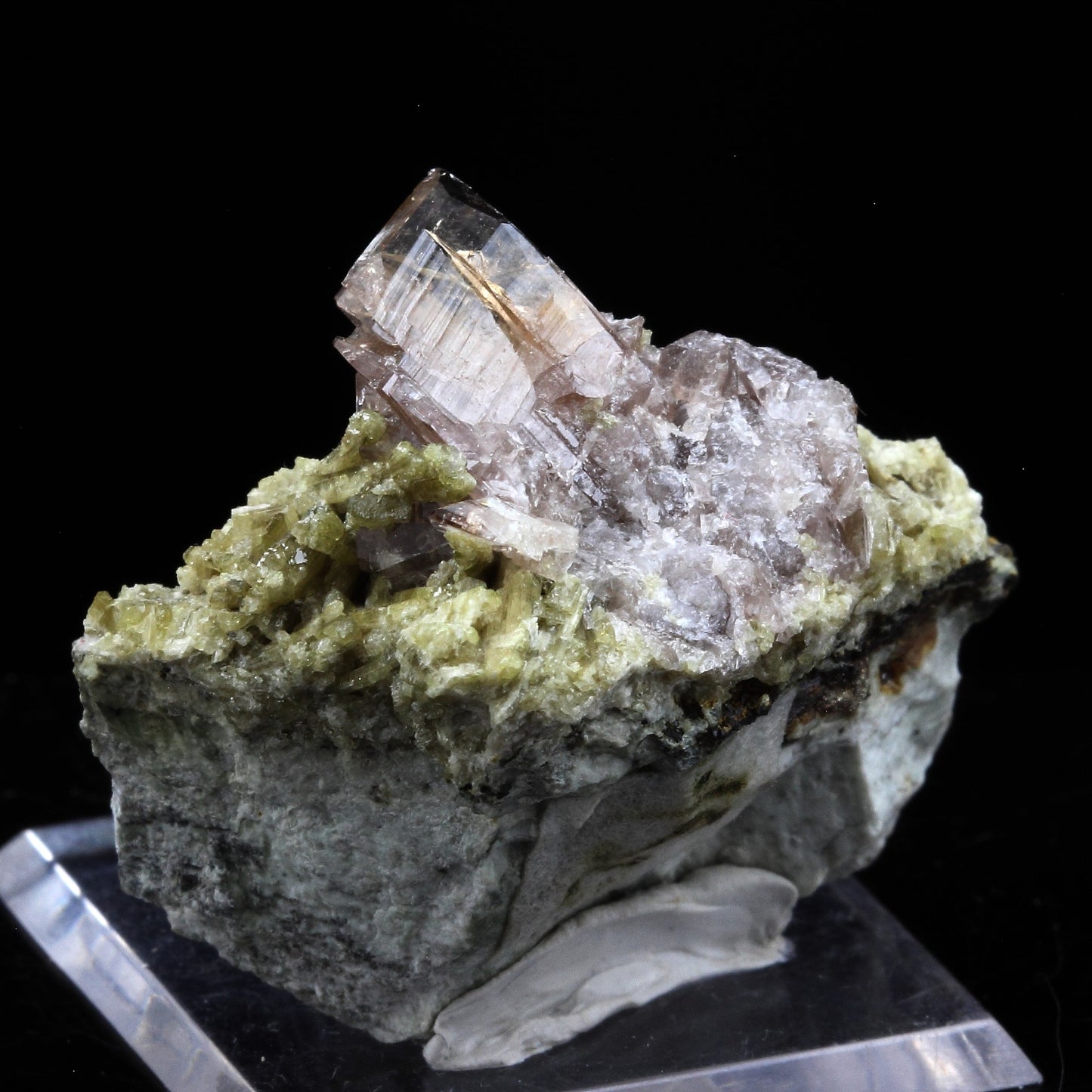 Axinite + Prehnite. 116.0 carats. Chamrousse, Belledonne, Isère, France