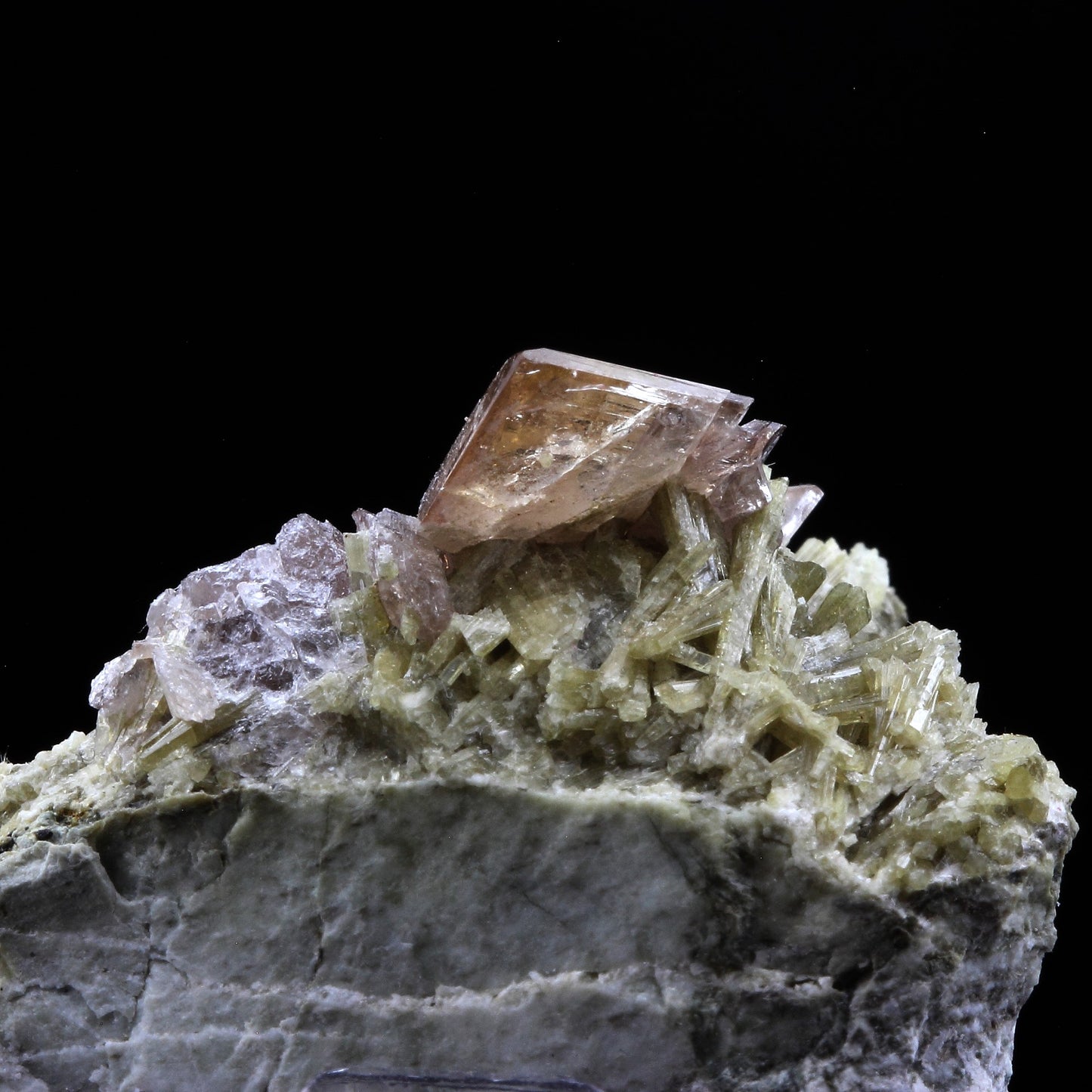 Axinite + Prehnite. 116.0 carats. Chamrousse, Belledonne, Isère, France
