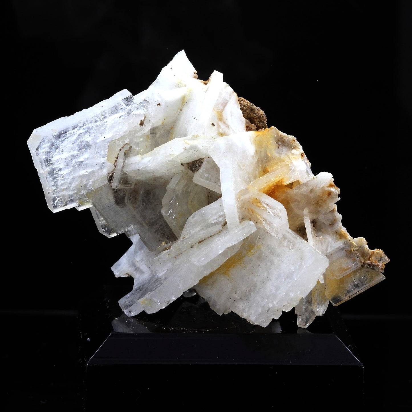 Baryte. 218.5 carats. Baryte occurrence, La Mure, Isère, France