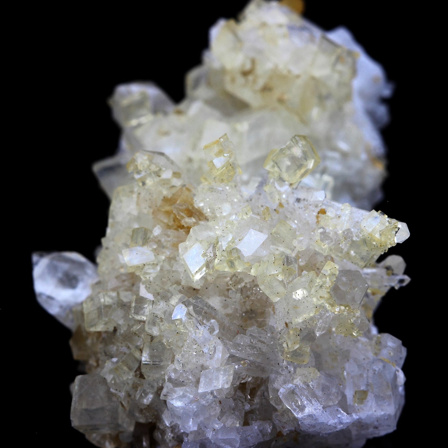 Quartz + Dolomite. 115.0 carats. Saint-Pierre-de-Mésage, Vizille, France