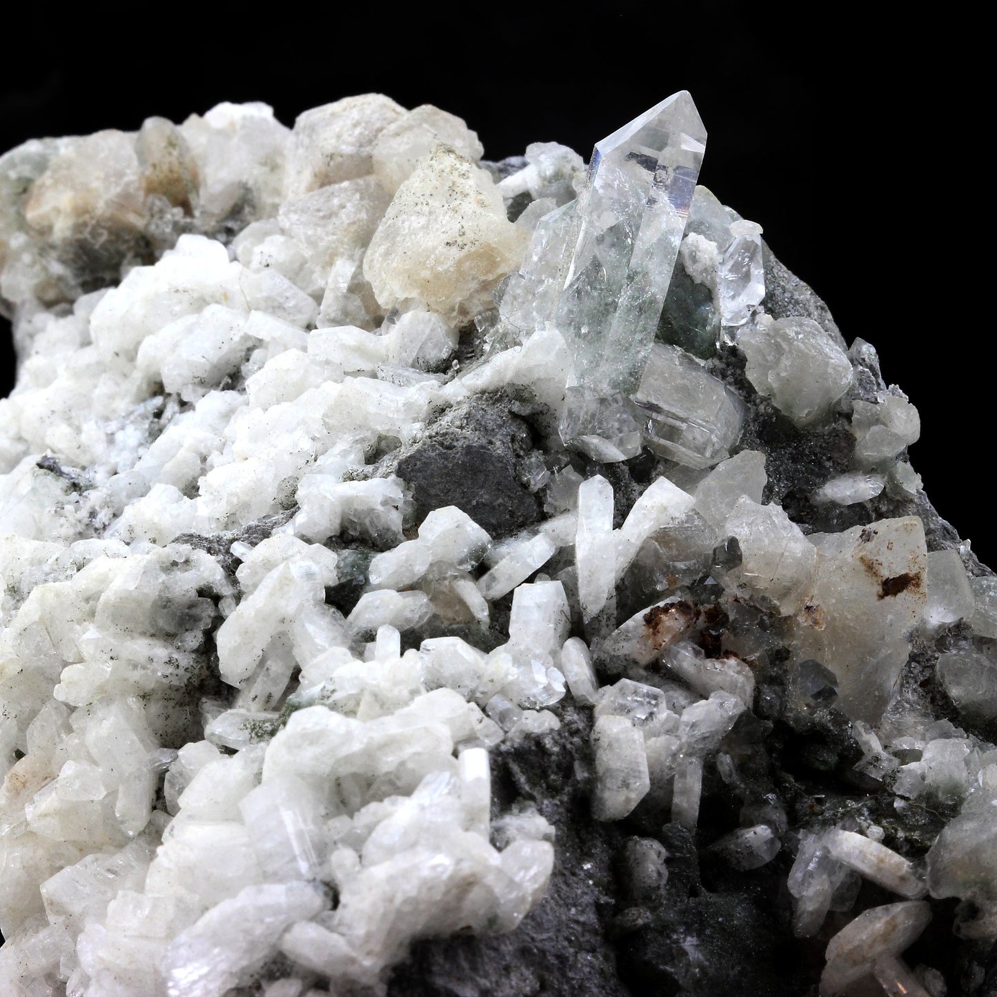 Quartz + Albite + Calcite, 2928.0 carats, Massif des Grandes Rousses, Isère, Auvergne-Rhône-Alpes, France