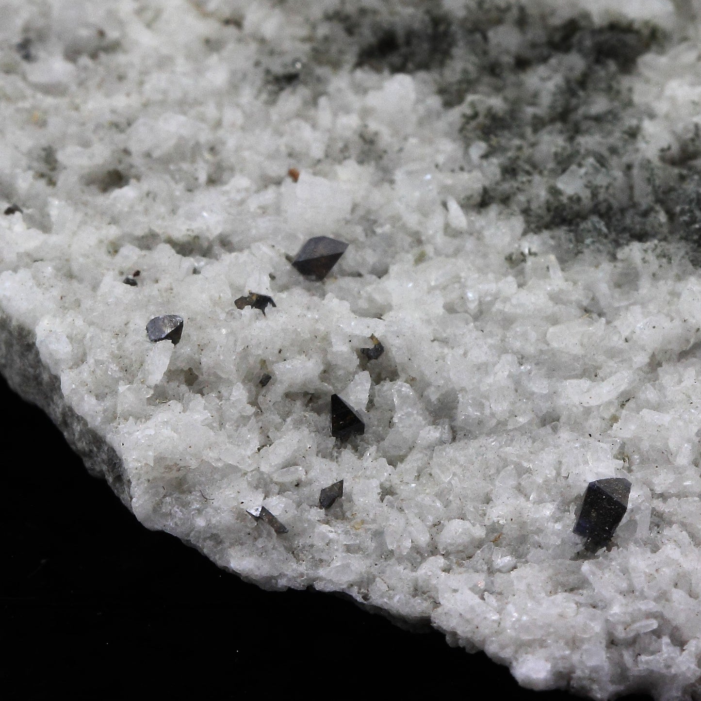 Anatase. 942.5 carats. Plan du Lac, Oisans, Savoie, France