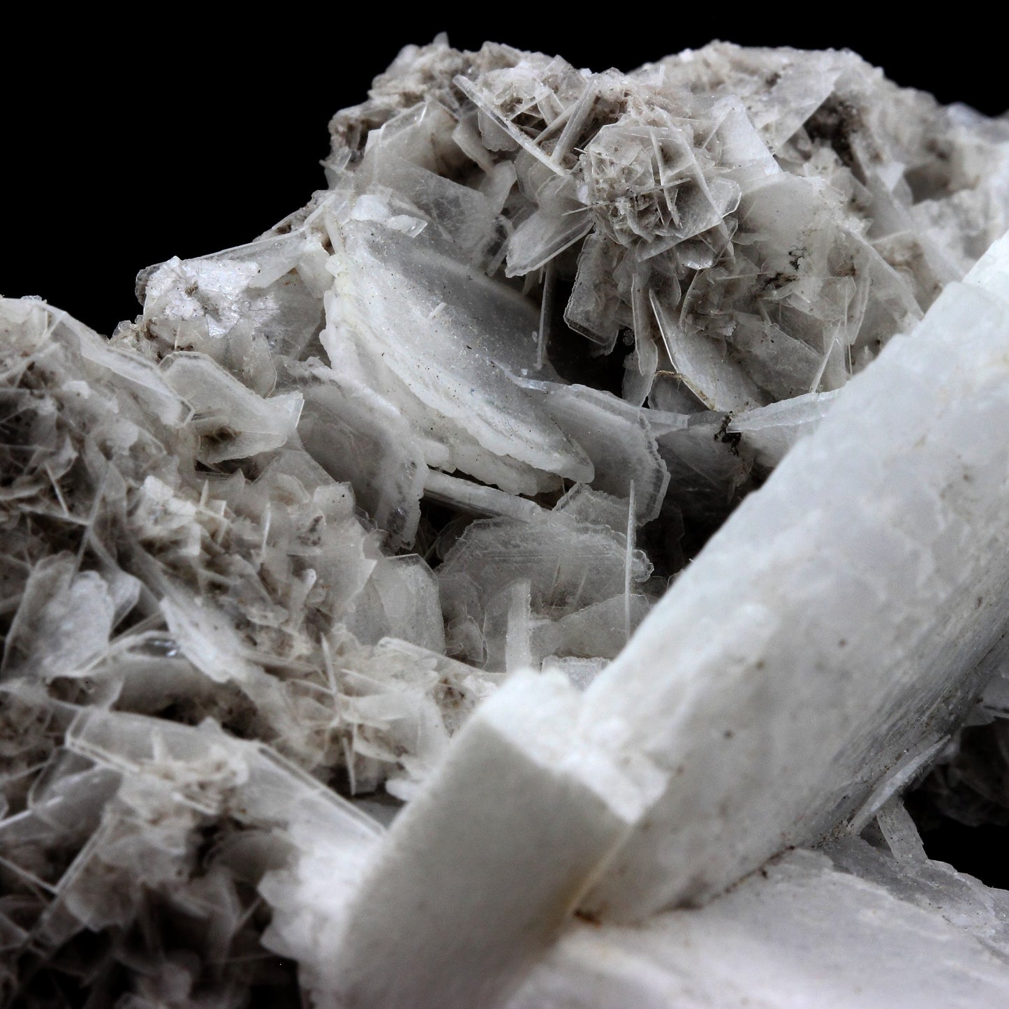 Baryte. 1373.0 carats. La Mure, Isère, France