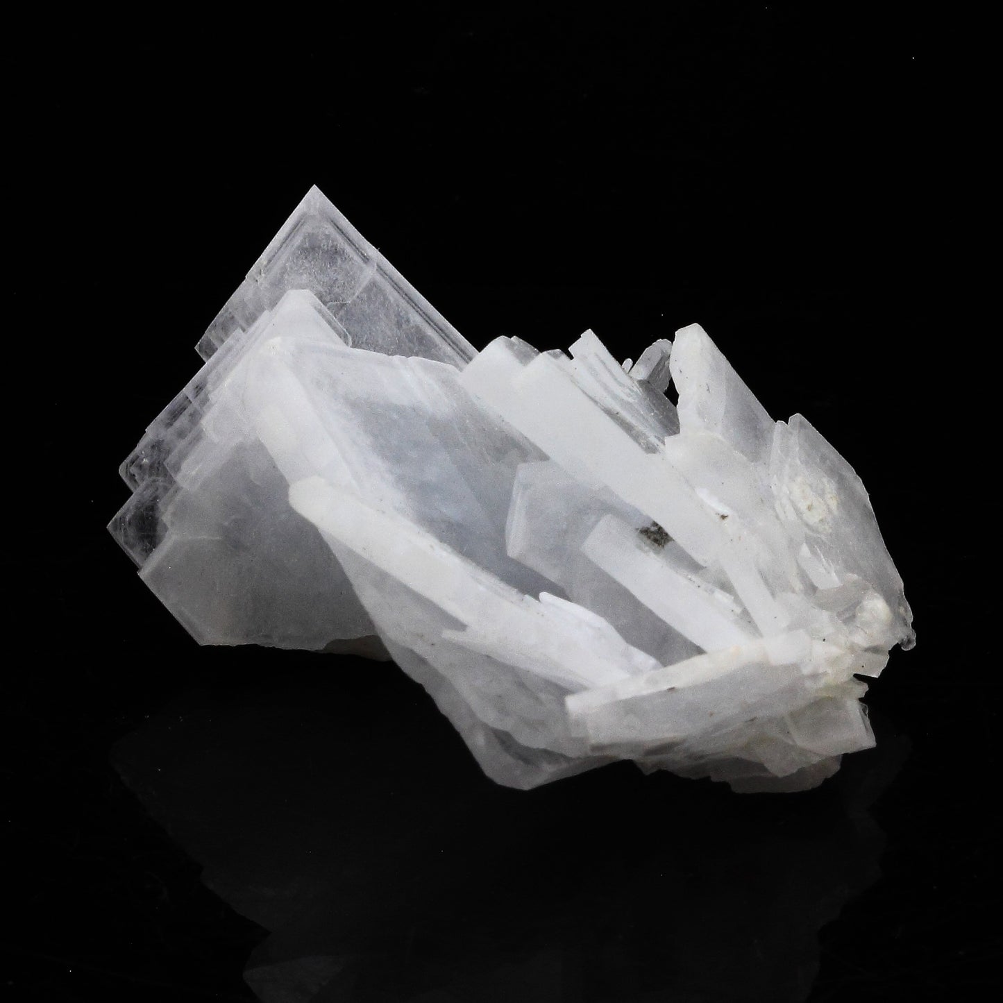 Baryte. 138.5 carats. La Mure, Isère, France
