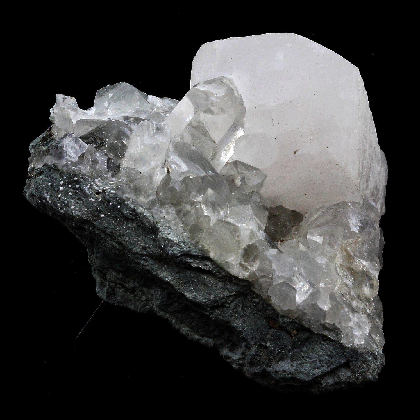 Calcite + Quartz. 312.5 carats. Maronne, La Garde-en-Oisans, France