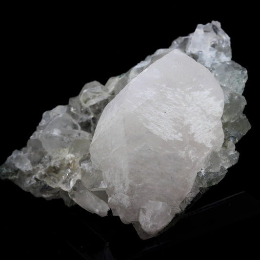 Calcite + Quartz. 312.5 carats. Maronne, La Garde-en-Oisans, France