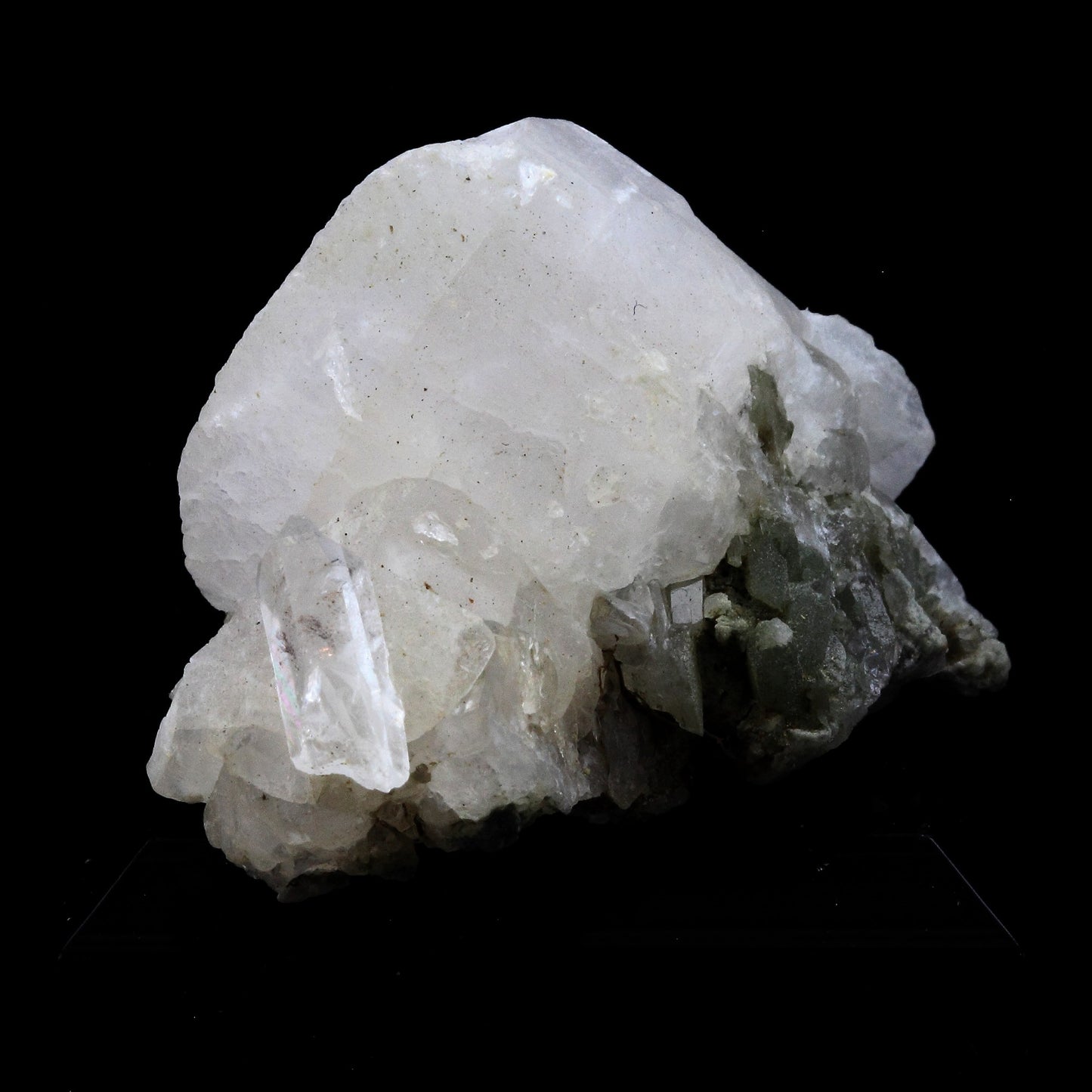 Calcite + Quartz. 167.5 carats. Maronne, La Garde-en-Oisans, France
