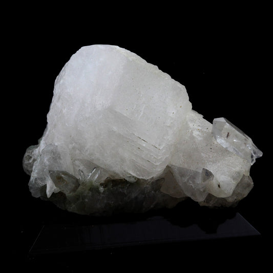 Calcite + Quartz. 167.5 carats. Maronne, La Garde-en-Oisans, France