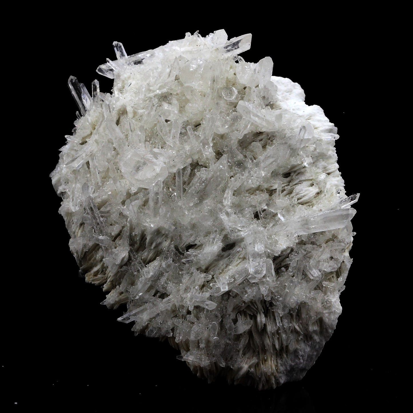 Quartz + Baryte. 825.0 carats. Le Ribot, L'Alpe d'Huez, Isère, France
