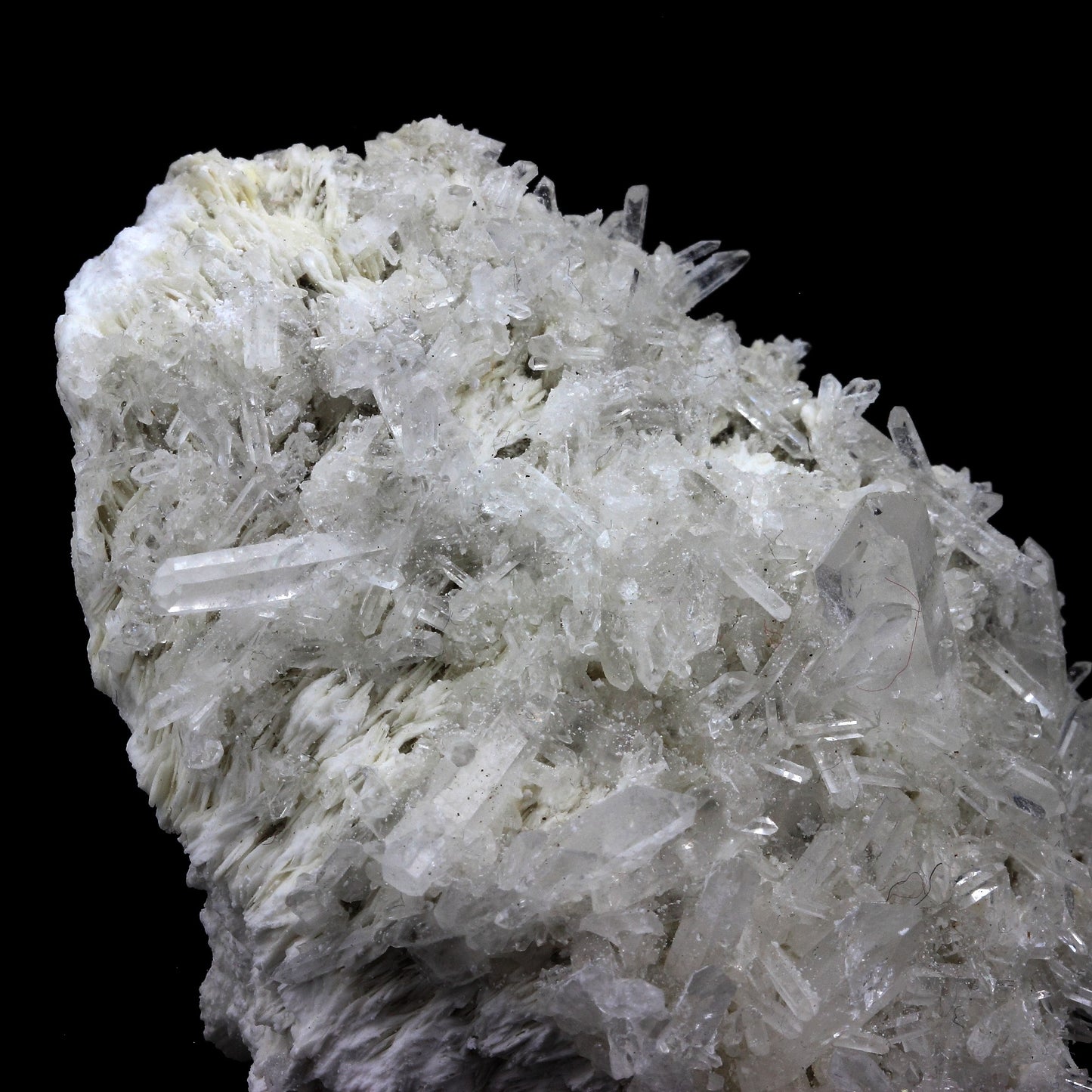 Quartz + Baryte. 825.0 carats. Le Ribot, L'Alpe d'Huez, Isère, France