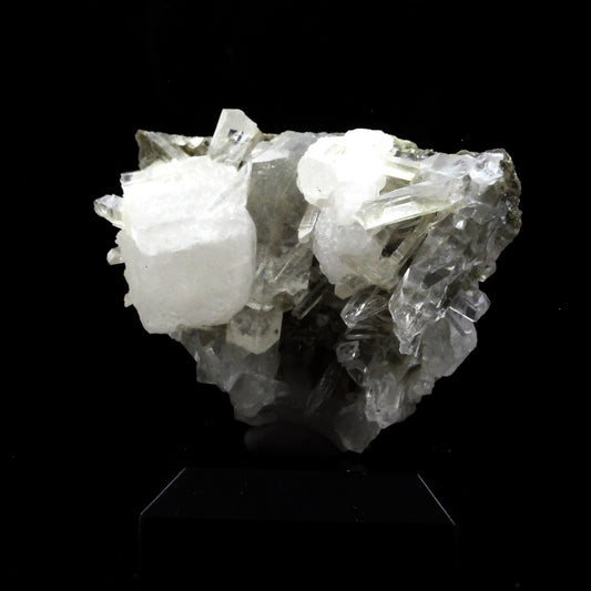 Calcite + Quartz. 83.5 carats. Maronne, La Garde-en-Oisans, France