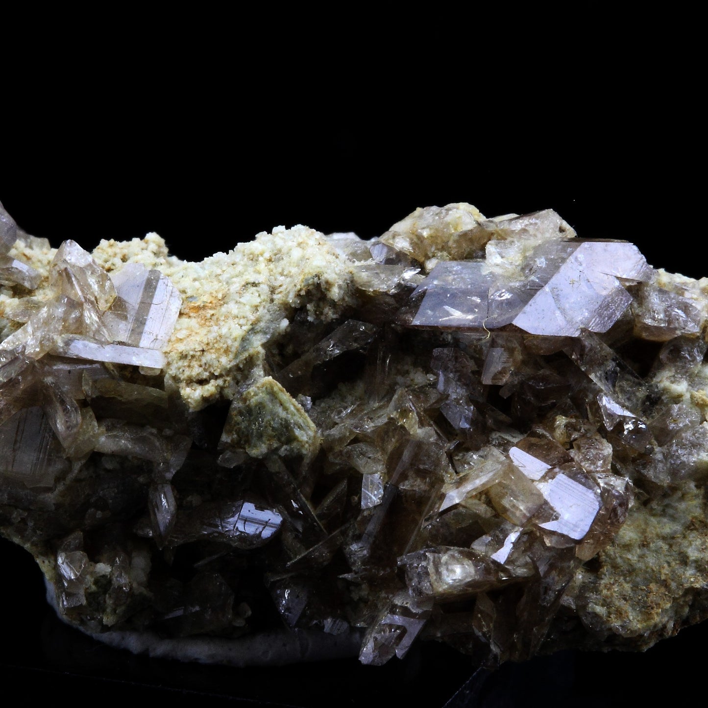Axinite. 46.5 carats. La Balme d'Auris, Bourg d'Oisans, Isère, France