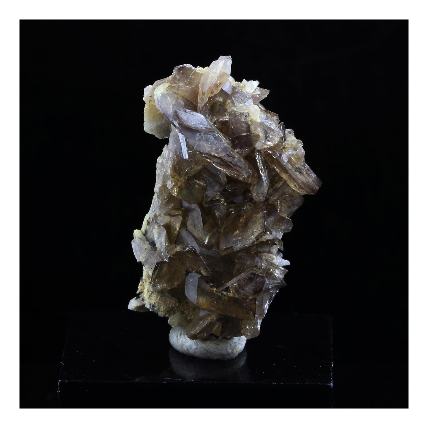 Axinite. 14.0 carats. La Balme d'Auris, Bourg d'Oisans, Isère, France