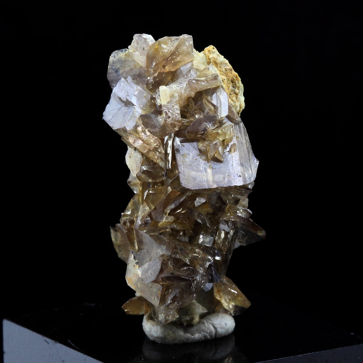 Axinite. 14.0 carats. La Balme d'Auris, Bourg d'Oisans, Isère, France