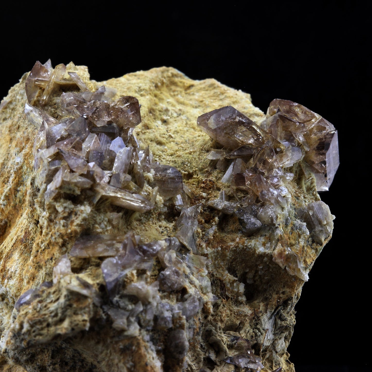 Axinite. 427.5 carats. La Balme d'Auris, Bourg d'Oisans, Isère, France