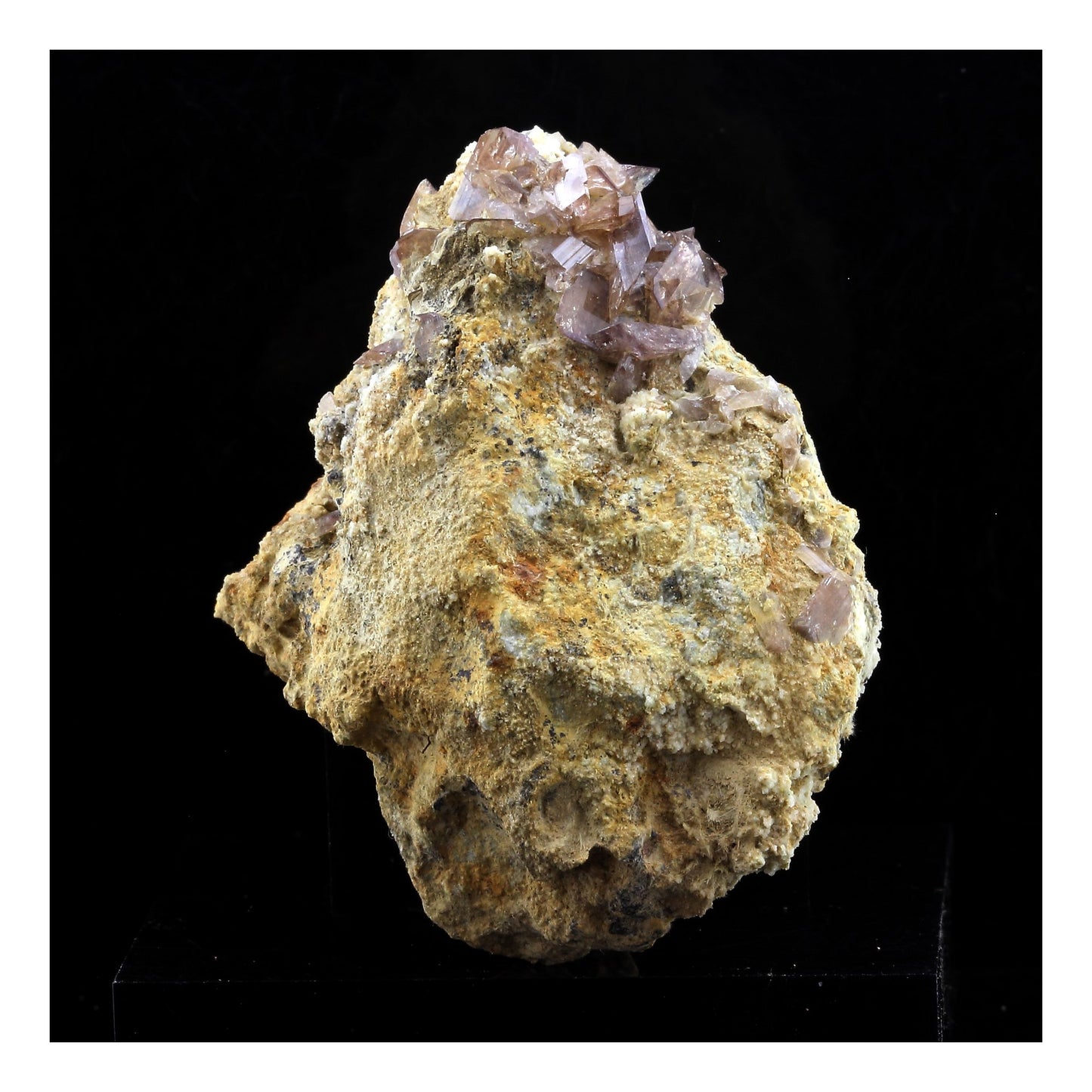 Axinite. 266.5 carats. La Balme d'Auris, Bourg d'Oisans, Isère, France
