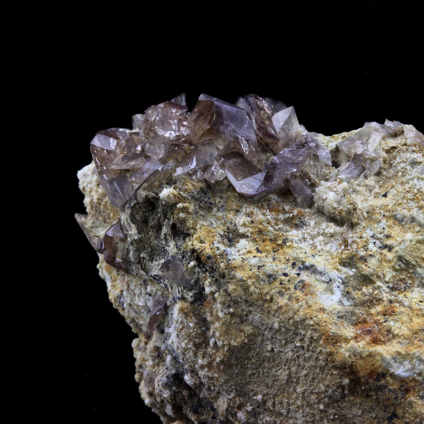 Axinite. 266.5 carats. La Balme d'Auris, Bourg d'Oisans, Isère, France