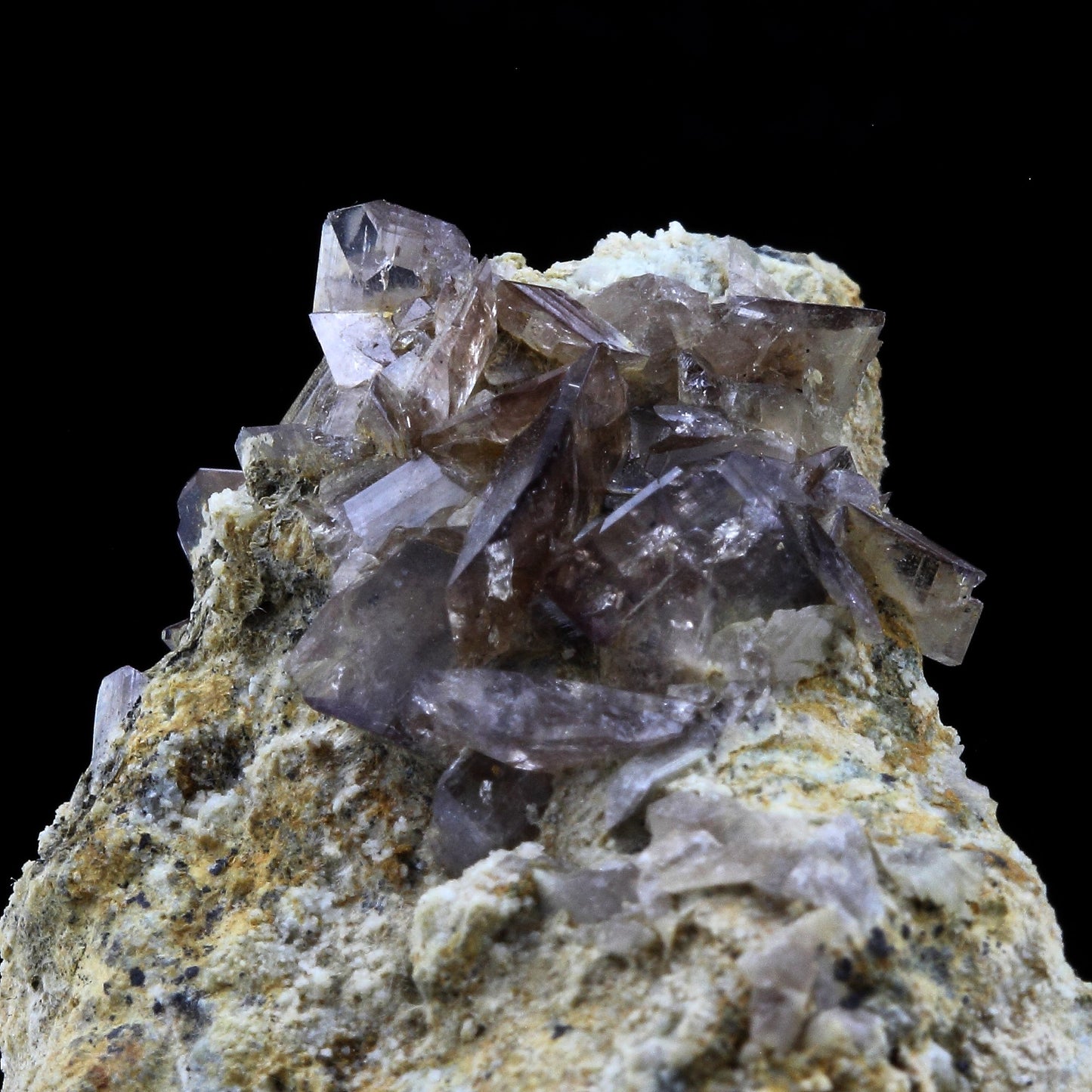Axinite. 266.5 carats. La Balme d'Auris, Bourg d'Oisans, Isère, France