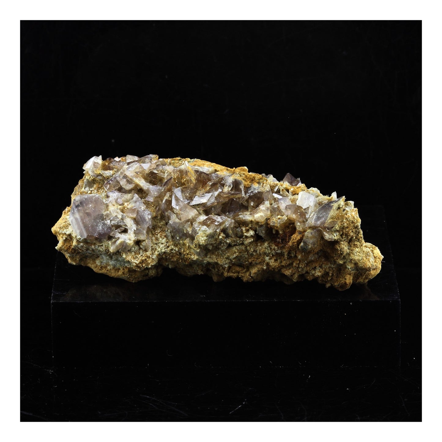 Axinite. 102.5 carats. La Balme d'Auris, Bourg d'Oisans, Isère, France