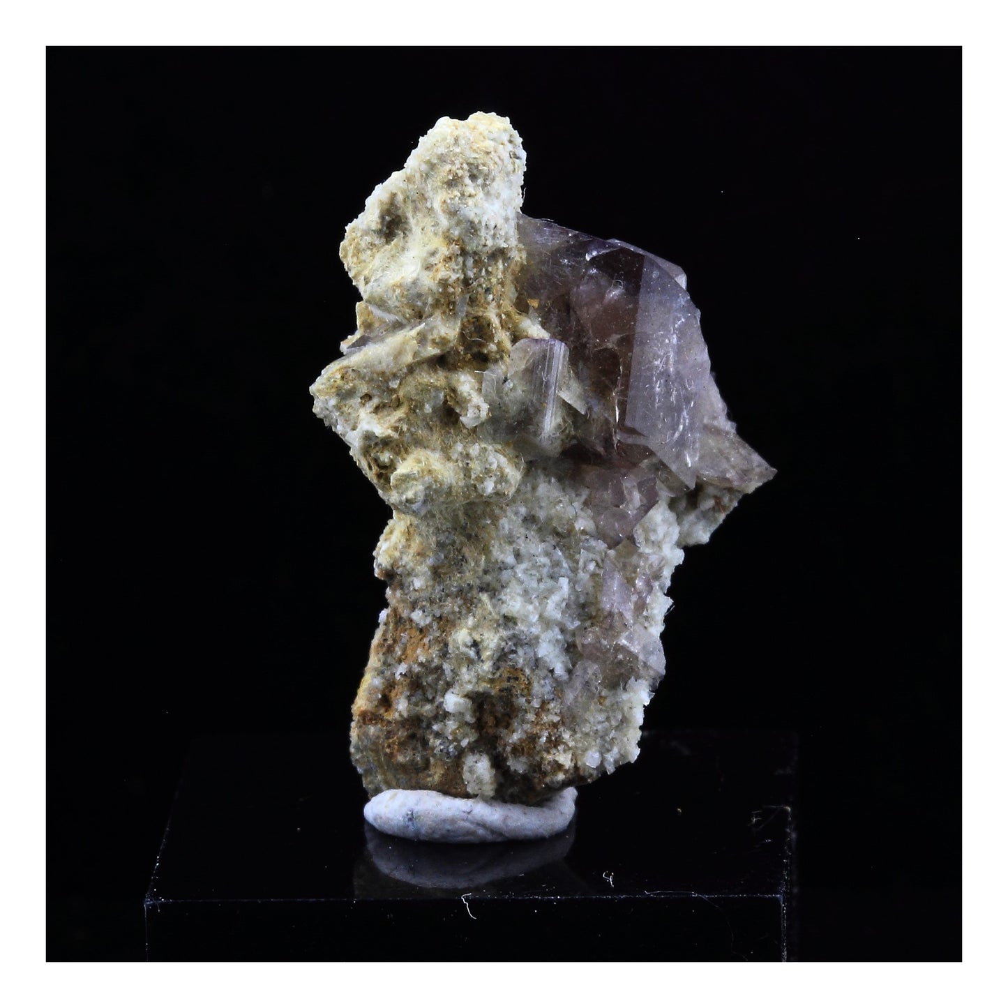 Axinite. 12.5 carats. La Balme d'Auris, Bourg d'Oisans, Isère, France