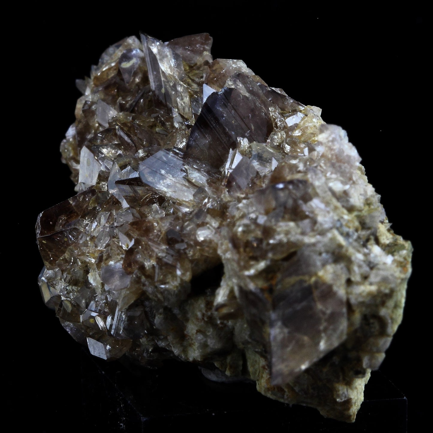 Axinite. 112.0 carats. La Balme d'Auris, Bourg d'Oisans, Isère, France