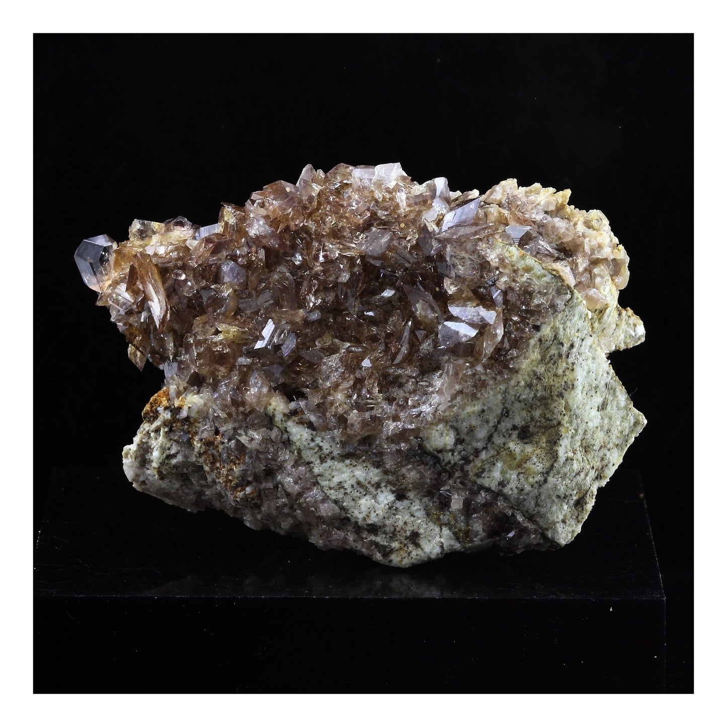 Axinite. 157.5 carats. La Balme d'Auris, Bourg d'Oisans, Isère, France