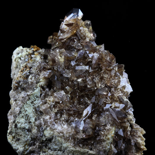 Axinite. 157.5 carats. La Balme d'Auris, Bourg d'Oisans, Isère, France