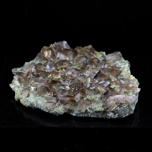 Axinite. 55.0 carats. La Balme d'Auris, Bourg d'Oisans, Isère, France