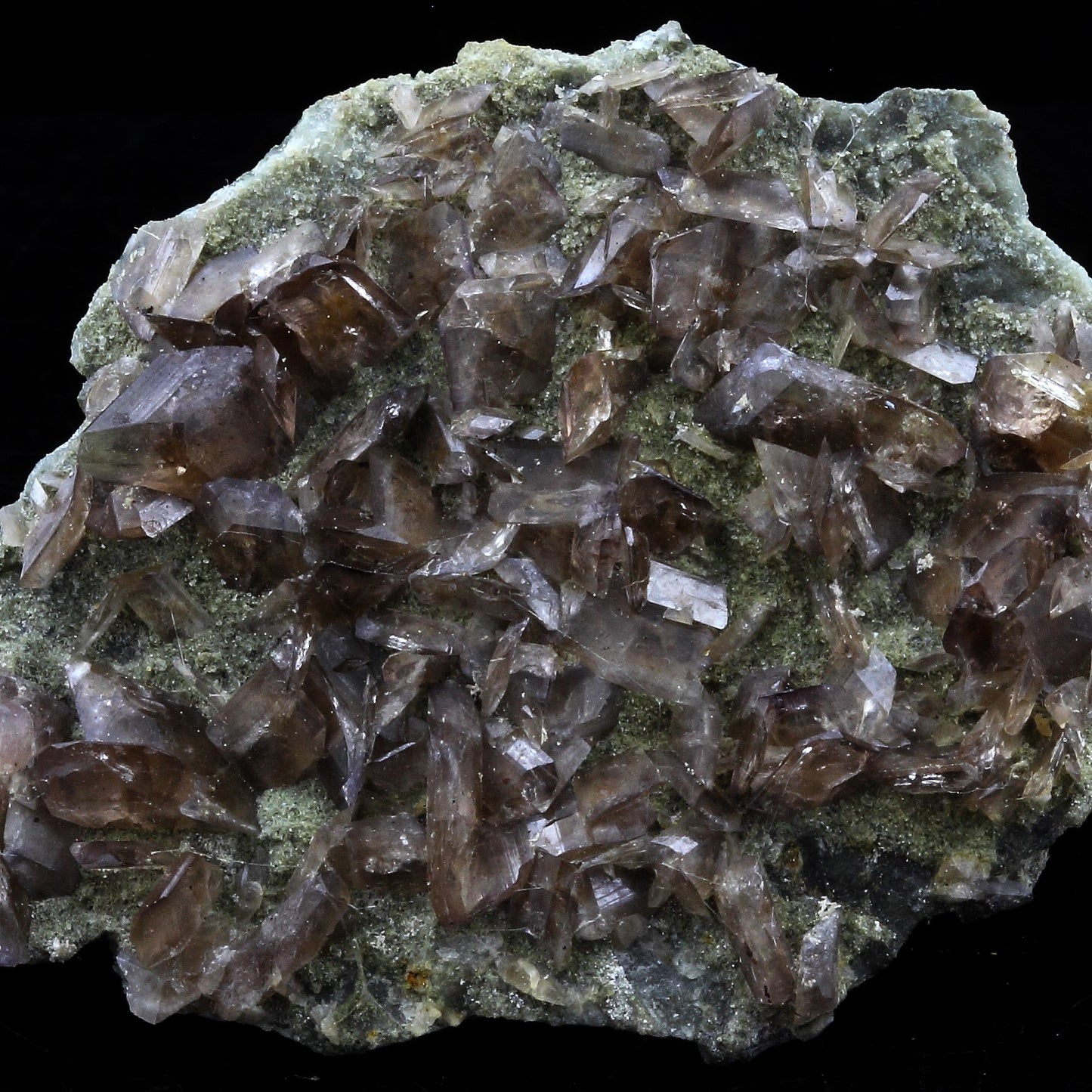 Axinite. 55.0 carats. La Balme d'Auris, Bourg d'Oisans, Isère, France