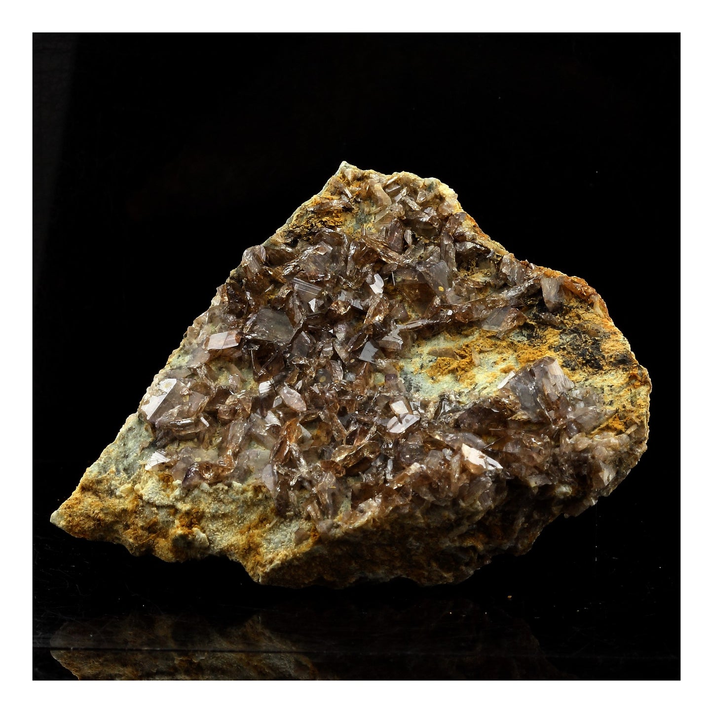 Axinite. 378.5 carats. La Balme d'Auris, Bourg d'Oisans, Isère, France