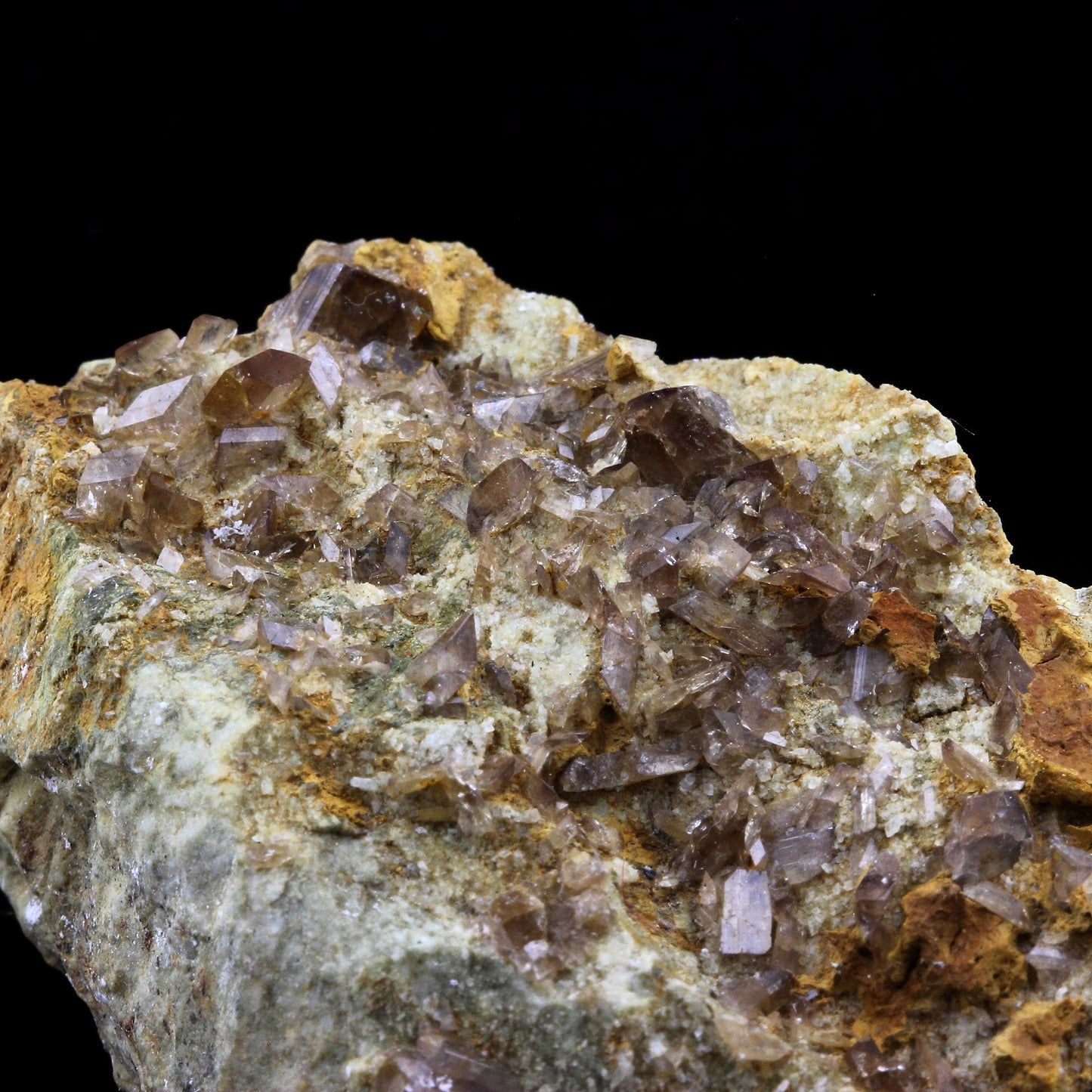 Axinite. 262.5 carats. La Balme d'Auris, Bourg d'Oisans, Isère, France
