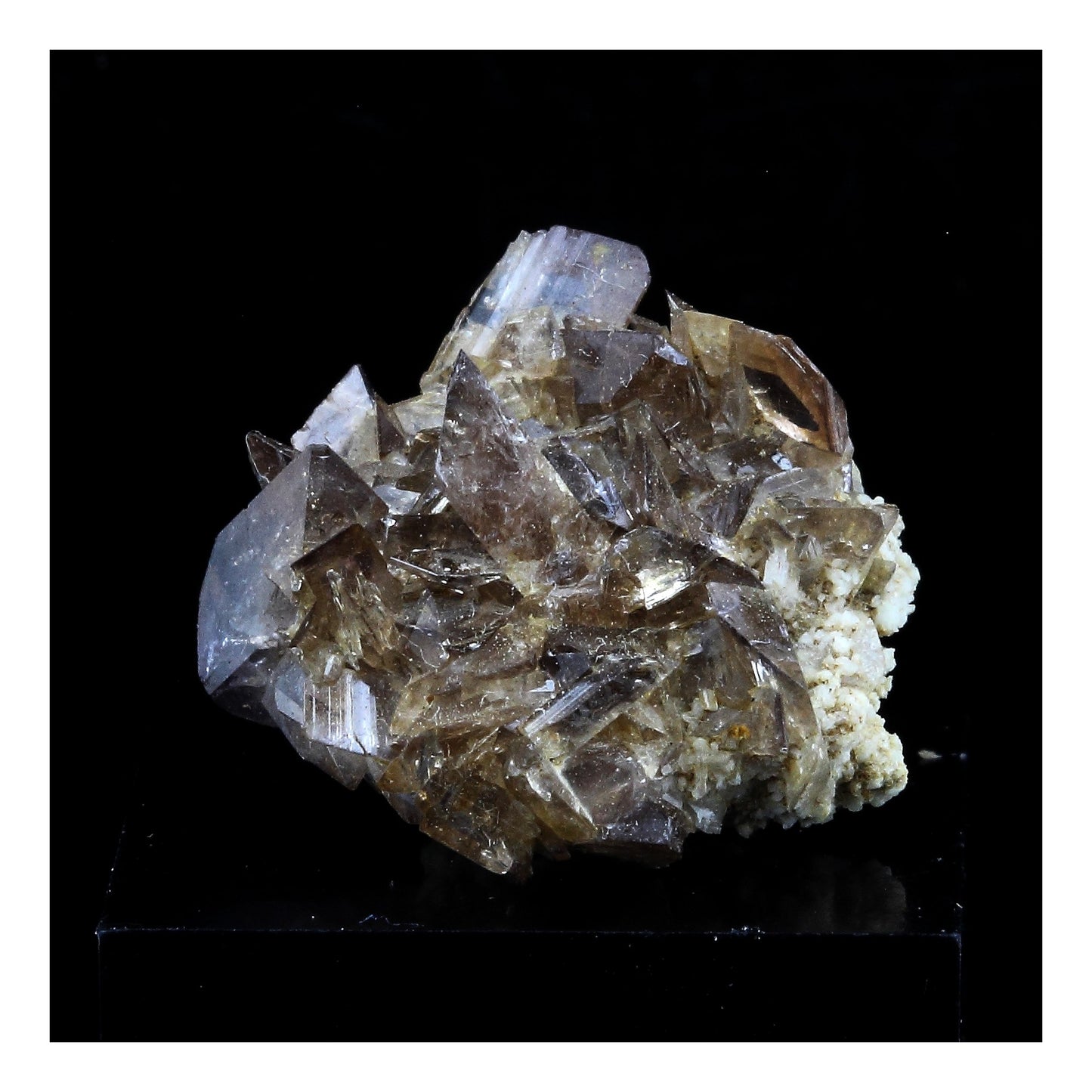 Axinite. 11.5 carats. La Balme d'Auris, Bourg d'Oisans, Isère, France