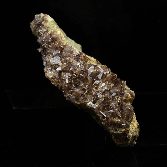 Axinite. 536.0 carats. La Balme d'Auris, Bourg d'Oisans, Isère, France
